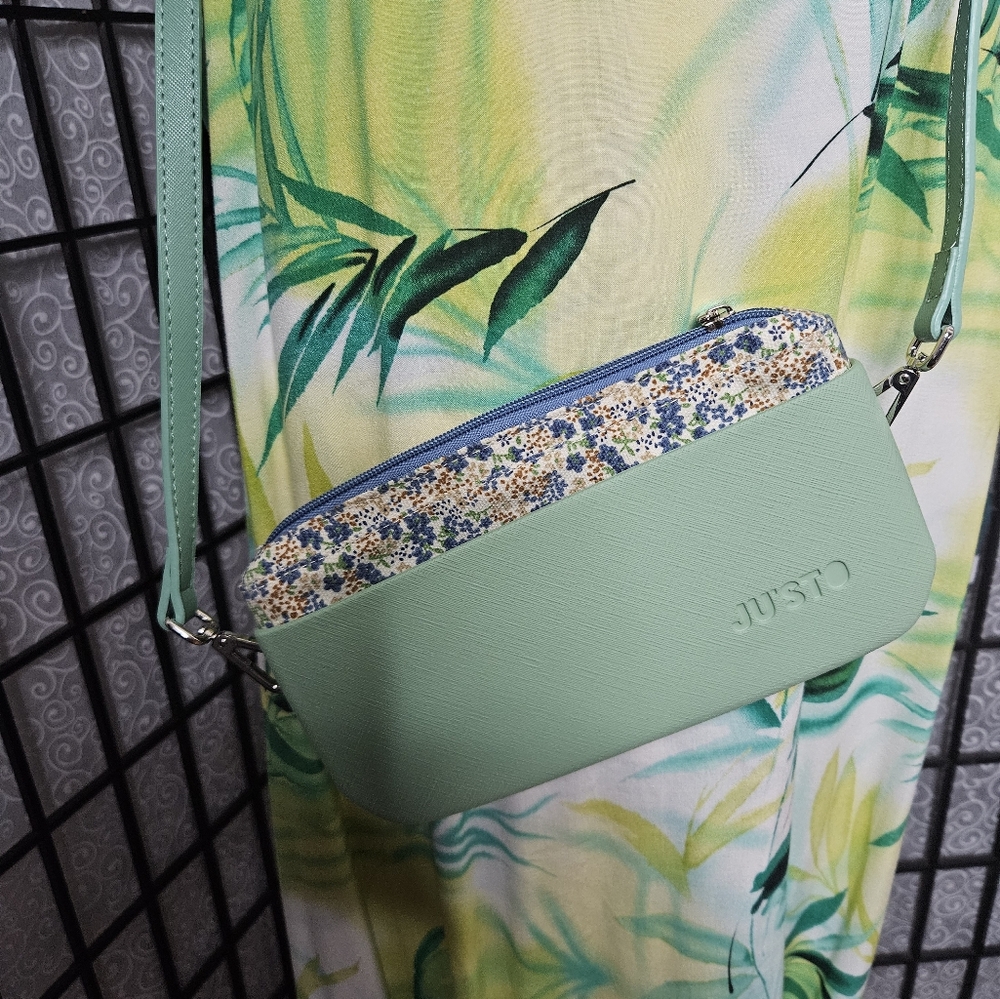 Justo crossbody bag 9"x6"x2"
